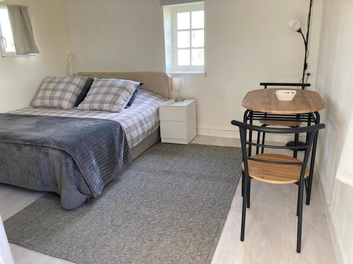 Sainte-Marguerite-des-Loges Tiny House Du Haras Cour Lozeyヴィラ エクステリア 写真