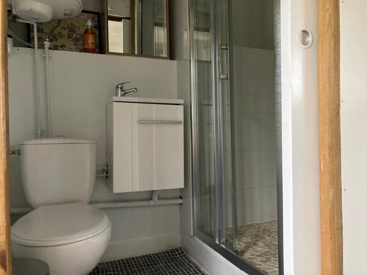 Sainte-Marguerite-des-Loges Tiny House Du Haras Cour Lozeyヴィラ エクステリア 写真